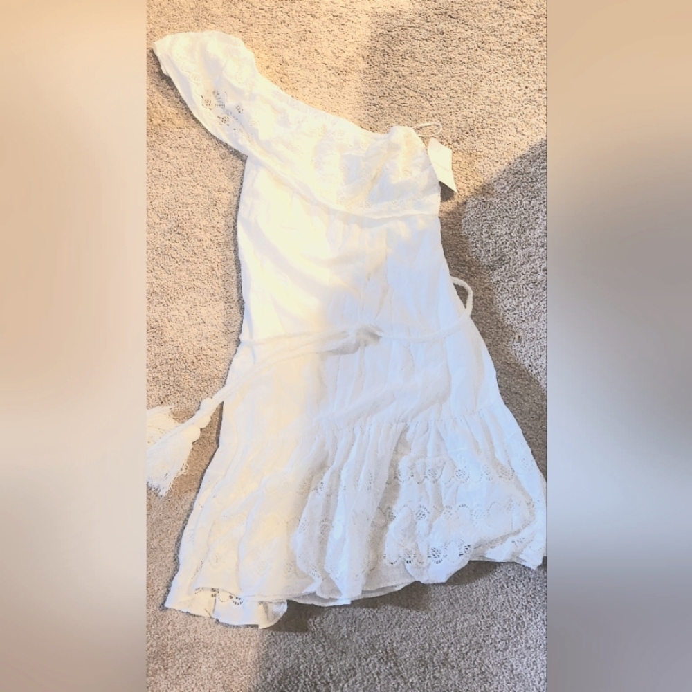 Lacey
Dress Cora One Shoulder White
Ruffle Cotton L  36" 37"